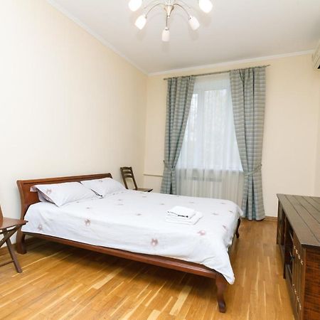 Квартира В Тихом Месте Шумного Мегаполиса Appartement Kiev Buitenkant foto