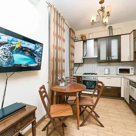 Квартира В Тихом Месте Шумного Мегаполиса Appartement Kiev Buitenkant foto