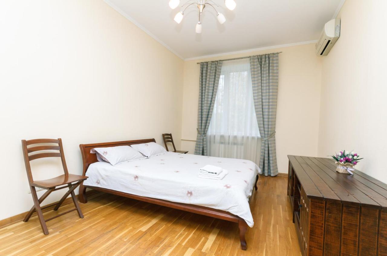 Квартира В Тихом Месте Шумного Мегаполиса Appartement Kiev Buitenkant foto