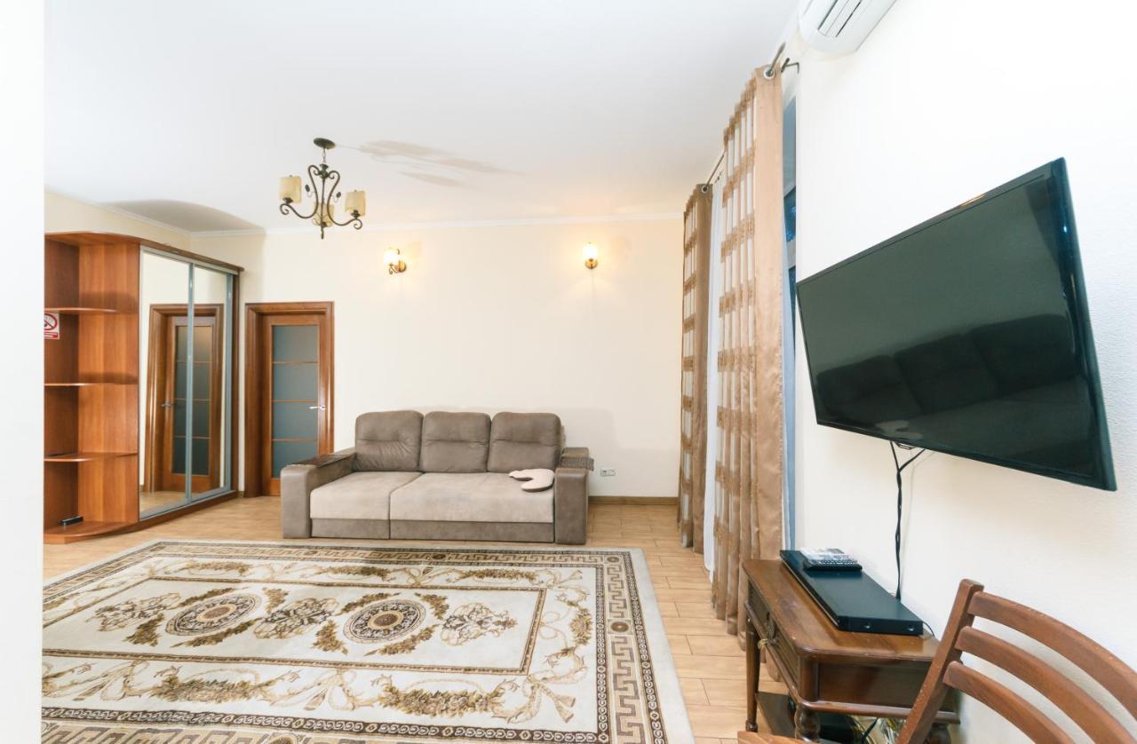 Квартира В Тихом Месте Шумного Мегаполиса Appartement Kiev Buitenkant foto