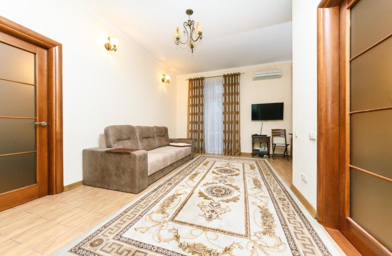 Квартира В Тихом Месте Шумного Мегаполиса Appartement Kiev Buitenkant foto